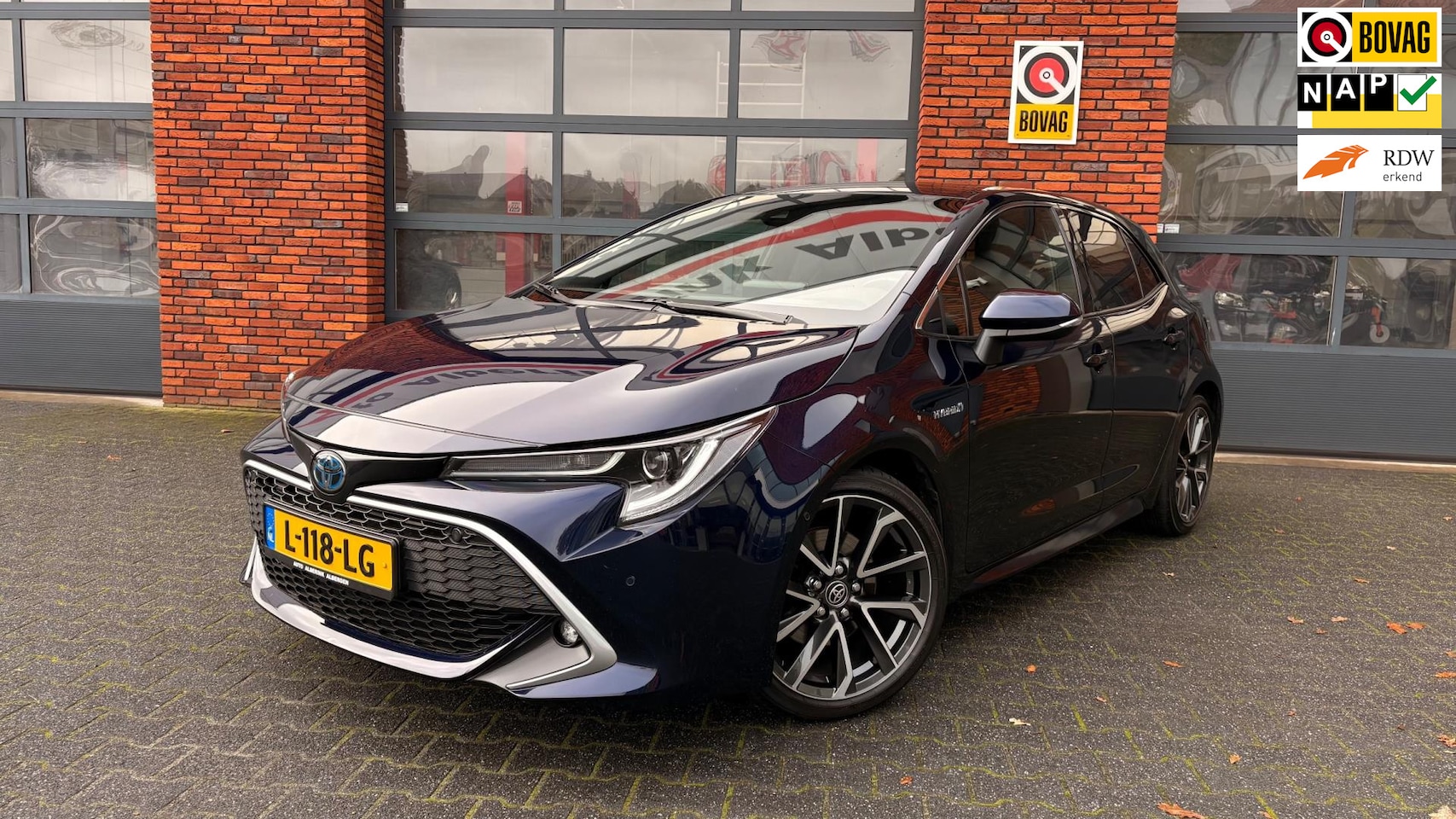 Toyota Corolla - 2.0 Hybrid Executive Sport |Camera|Apple Carplay|Dodehoek|Head Up| - AutoWereld.nl