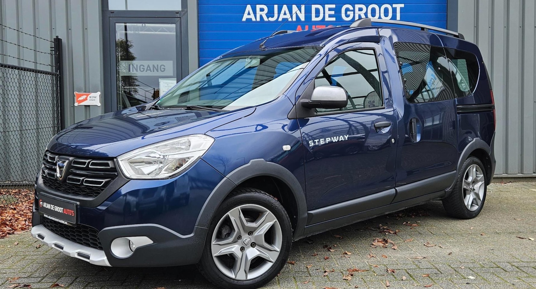 Dacia Dokker - 1.6 102PK Stepway Airco Navi Cruise Trekhaak All season - AutoWereld.nl