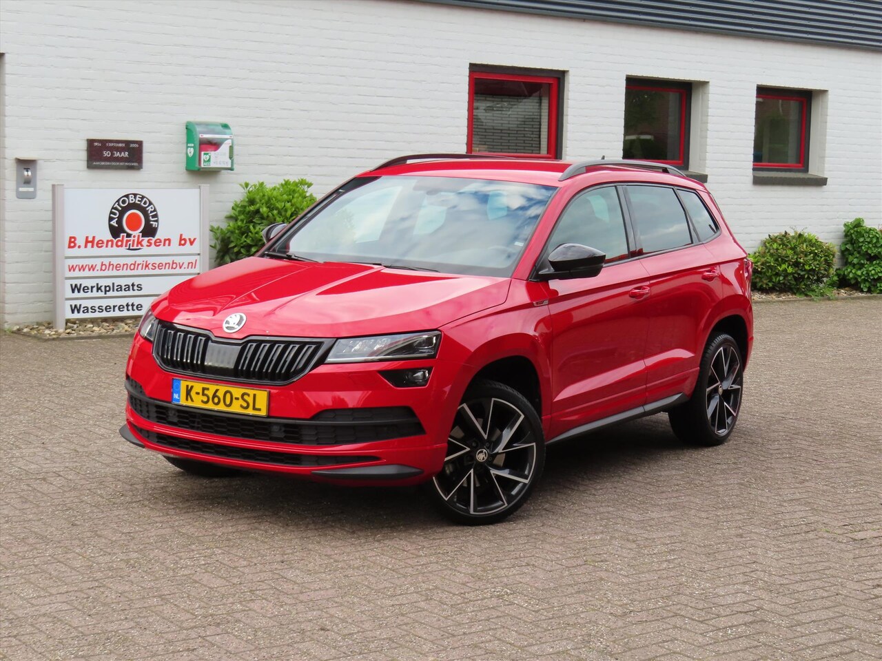 Skoda Karoq - 1.5 TSI ACT Greentech 150pk DSG-7 Sportline Business/ Trekhaak/ 19 Inch velgen/ Keyless/ D - AutoWereld.nl