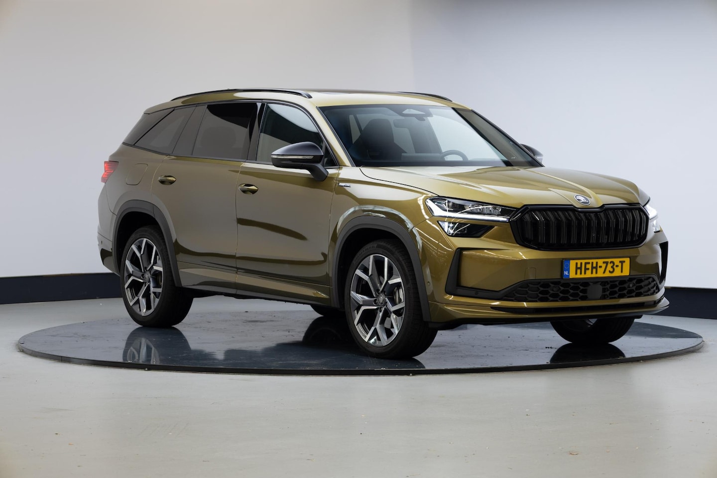 Skoda Kodiaq - 1.5 TSI PHEV Sportline Business | Panoramadak | Trekhaak | 20 Inch | Head-Up | - AutoWereld.nl