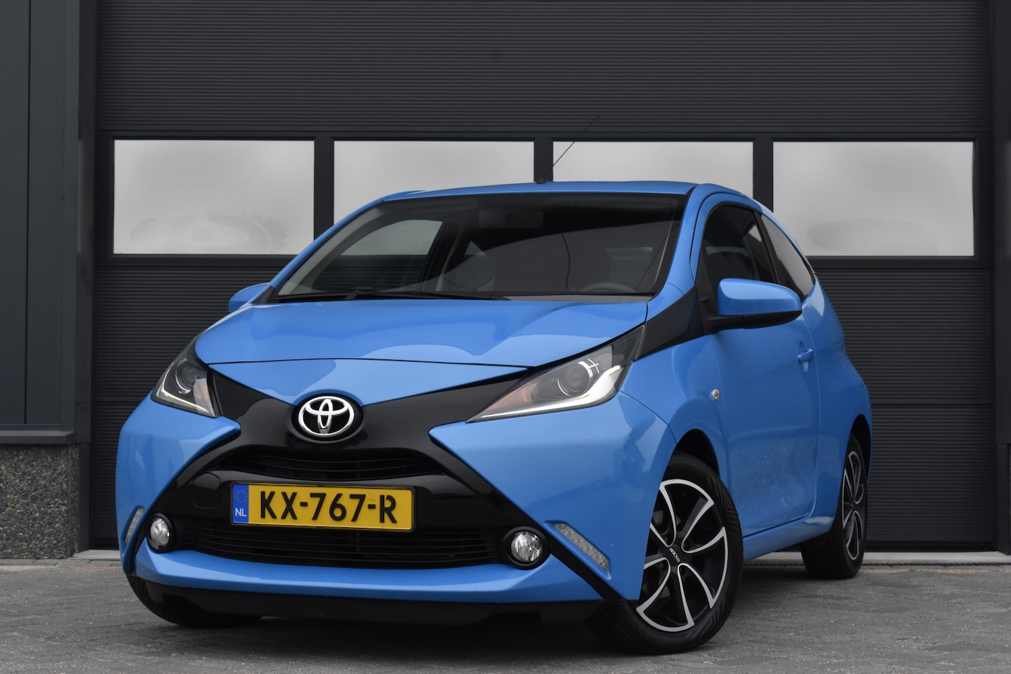 Toyota Aygo - 1.0 VVT-i x-play Camera - Carplay - Cruise - Airco - AutoWereld.nl