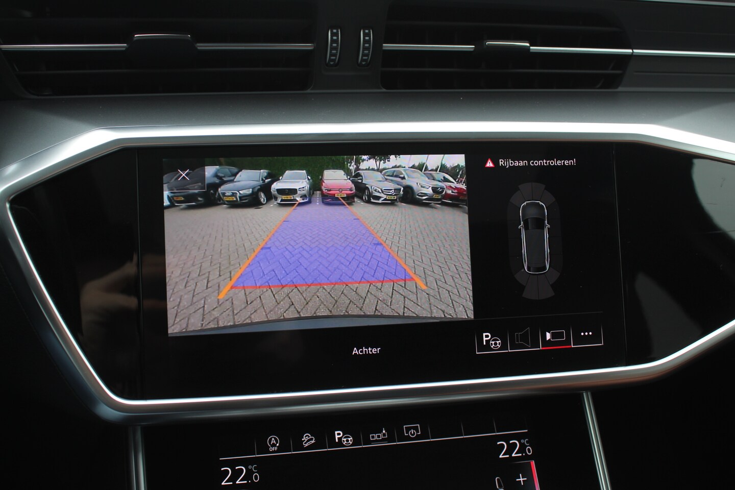 Audi A6 allroad quattro - 55 TFSI Pro Line Plus / Trekhaak / Panoramadak / Camera / Leder / Keyless / 20'' / CarPlay - AutoWereld.nl