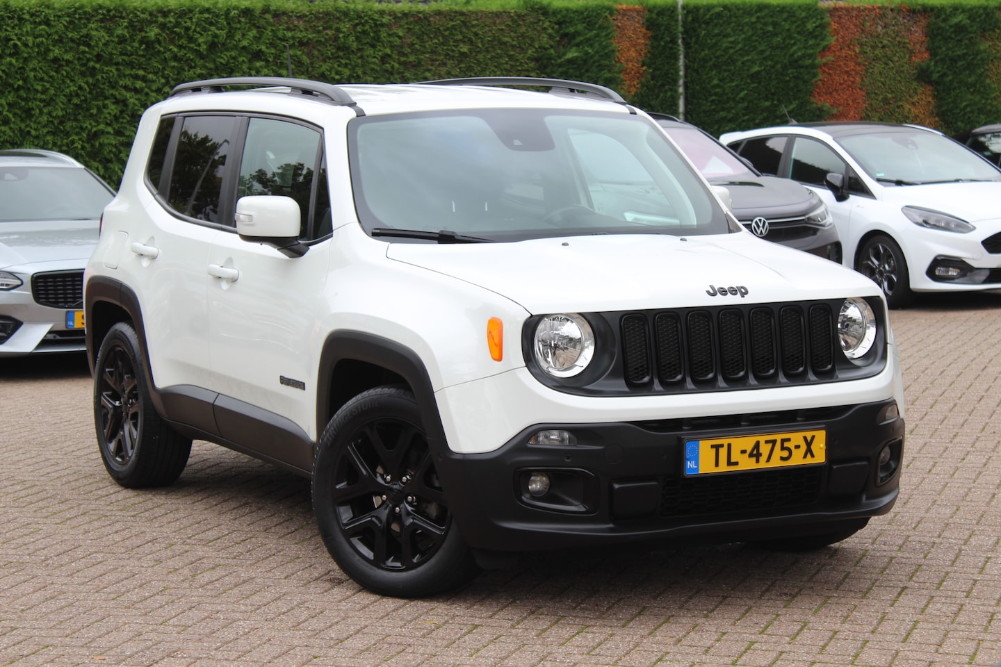 Jeep Renegade - 1.4 MultiAir Limited / Trekhaak / Navigatie / CarPlay / 17'' / Parkeerhulp V+A / DAB / ACC - AutoWereld.nl
