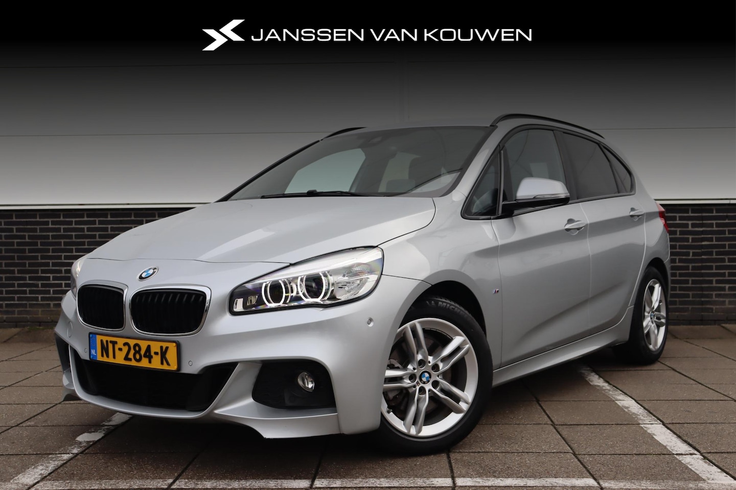 BMW 2-serie Active Tourer - 220i High Executive * M-Sport * Automaat * Sportstoelen * Stoelverwarming * Afn. Trekhaak - AutoWereld.nl