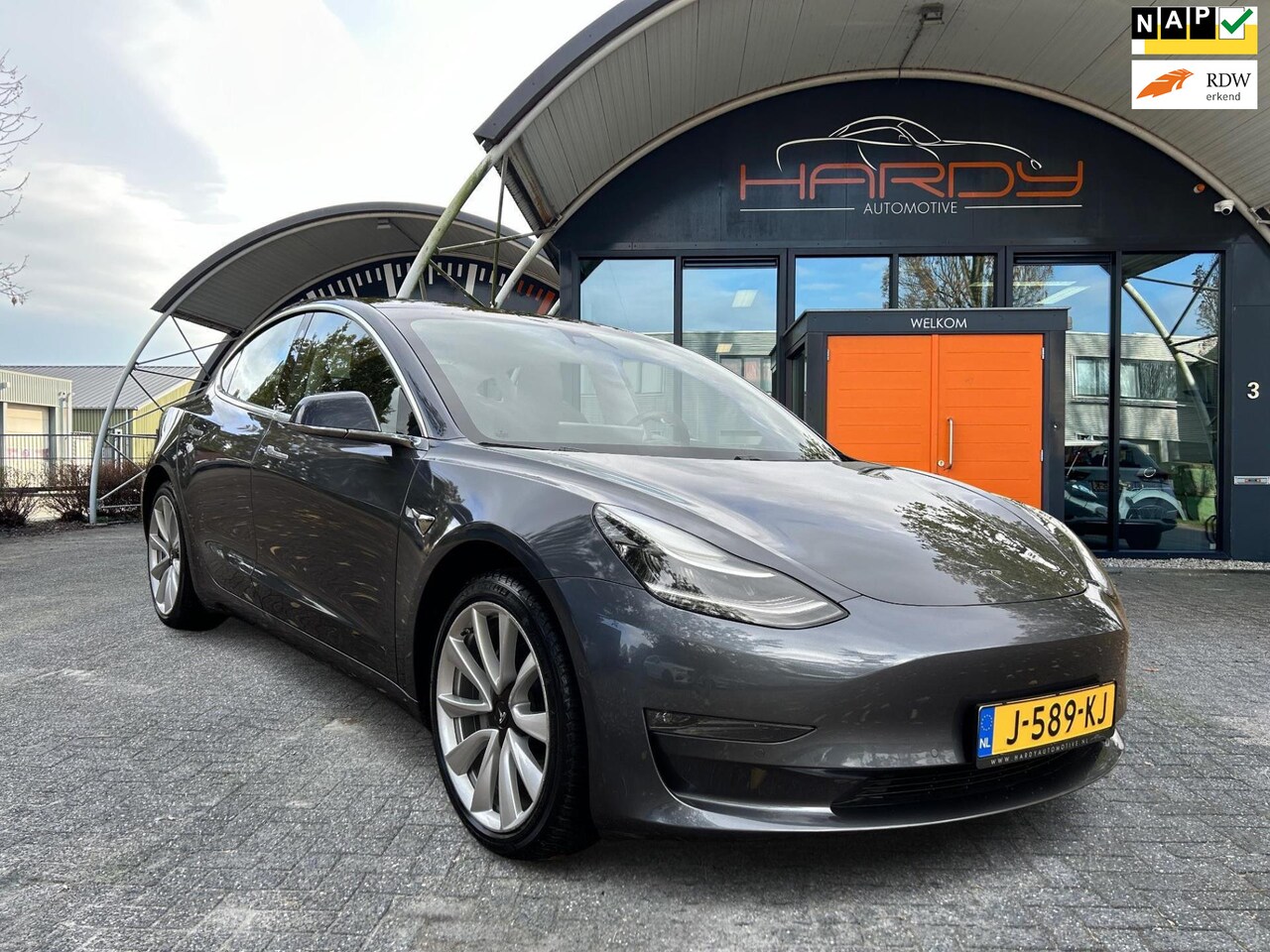 Tesla Model 3 - Long Range RWD Long Range AWD 75 kWh Trekhaak (1.000kg) 87% SOH 19 INCH Rijklaarprijs! - AutoWereld.nl