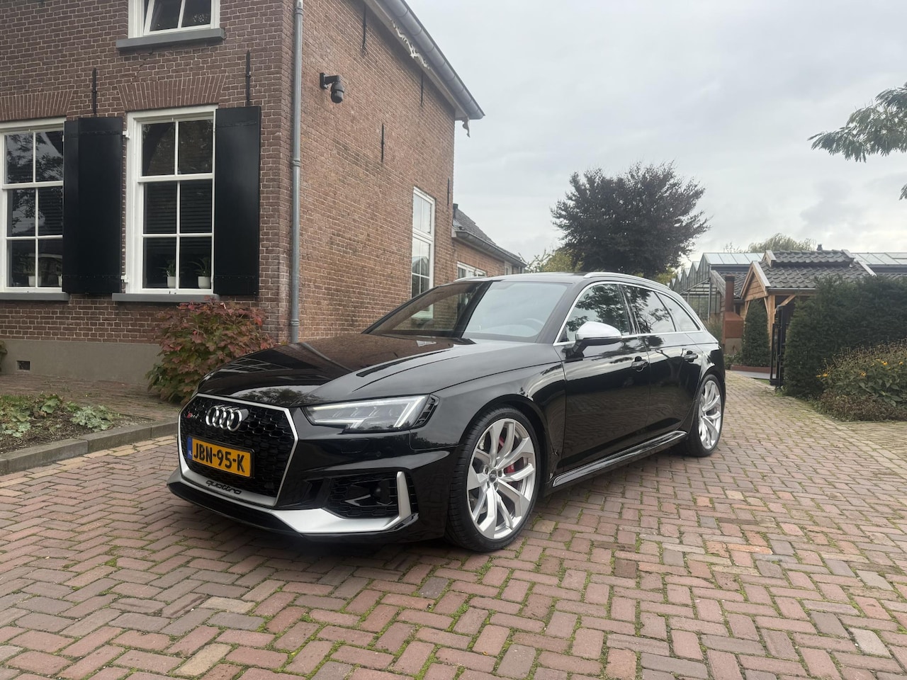 Audi A4 Avant - 2.9 TFSI RS 4 quattro Pano-led-20"-ruitjes leder - AutoWereld.nl