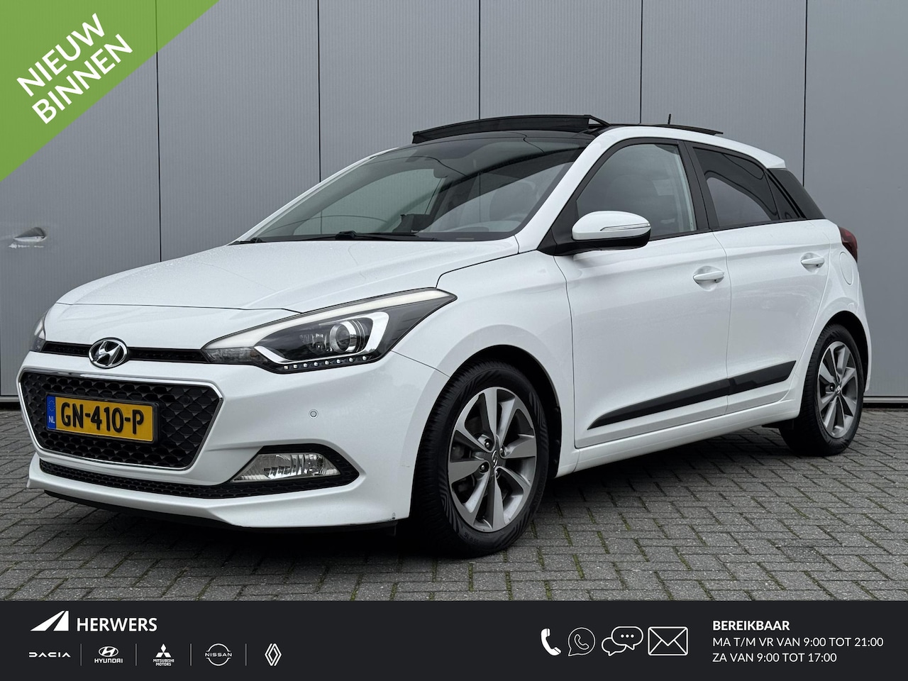 Hyundai i20 - 1.2 HP i-Motion Premium Glazen schuif-kanteldak / Dealer onderhouden / Vierseizoensbanden - AutoWereld.nl
