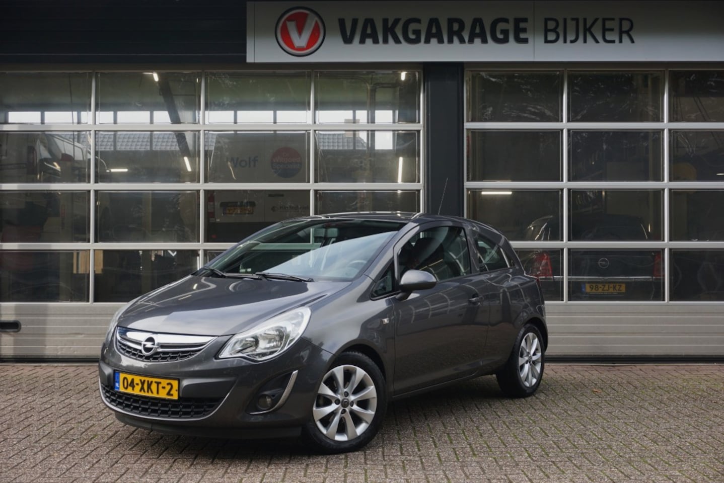 Opel Corsa - 1.4-16V Anniversary Edition 1.4-16V Anniversary Edition - AutoWereld.nl