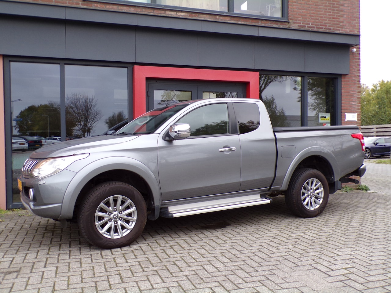 Mitsubishi L 200 - 2.4 DI-D Club Cab Intense 4x4 Trekhaak NAP - AutoWereld.nl