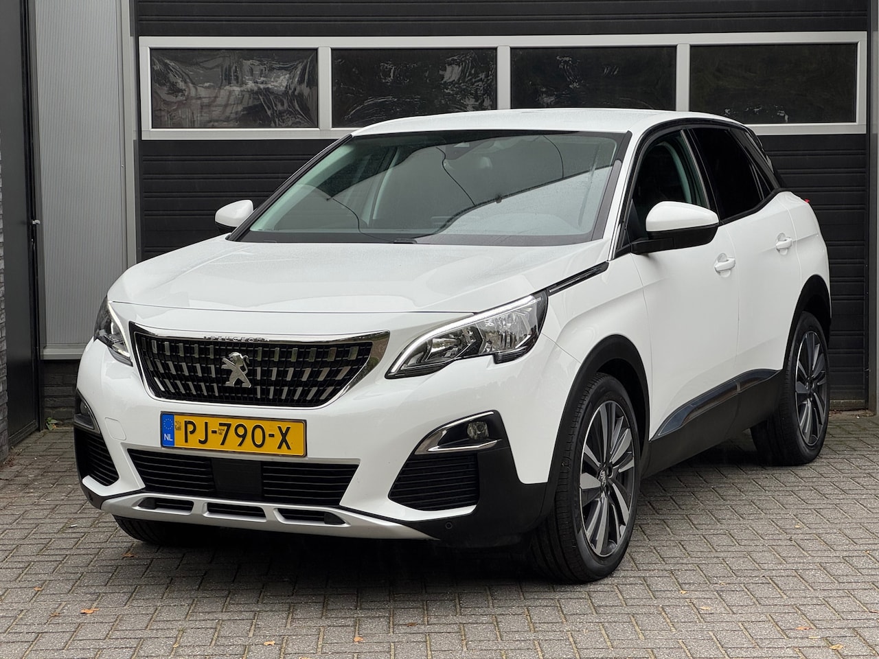 Peugeot 3008 - 1.2 PureTech Allure 360 Camera, Cruise, Climate, Keyless, NAP - AutoWereld.nl