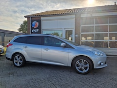 Ford Focus Wagon - ''Trendline'' Navi - Clima - Stoelverwarming - Trekhaak - Apk 12-02-2026