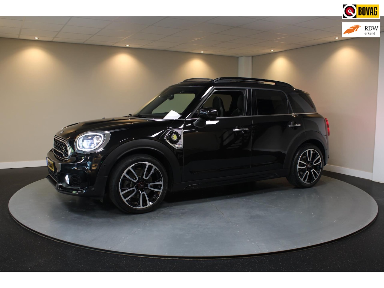 MINI Countryman - Mini 2.0 Cooper S E ALL4 *JCW Pack* Pano|Stoelverw.|Camera - AutoWereld.nl