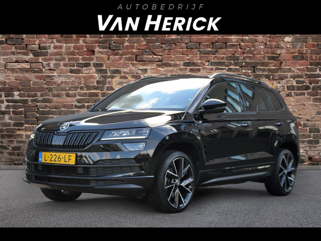 Skoda Karoq - 1.5 TSI ACT Sportline Business | Carplay | Stoelverwarming | Trekhaak - AutoWereld.nl