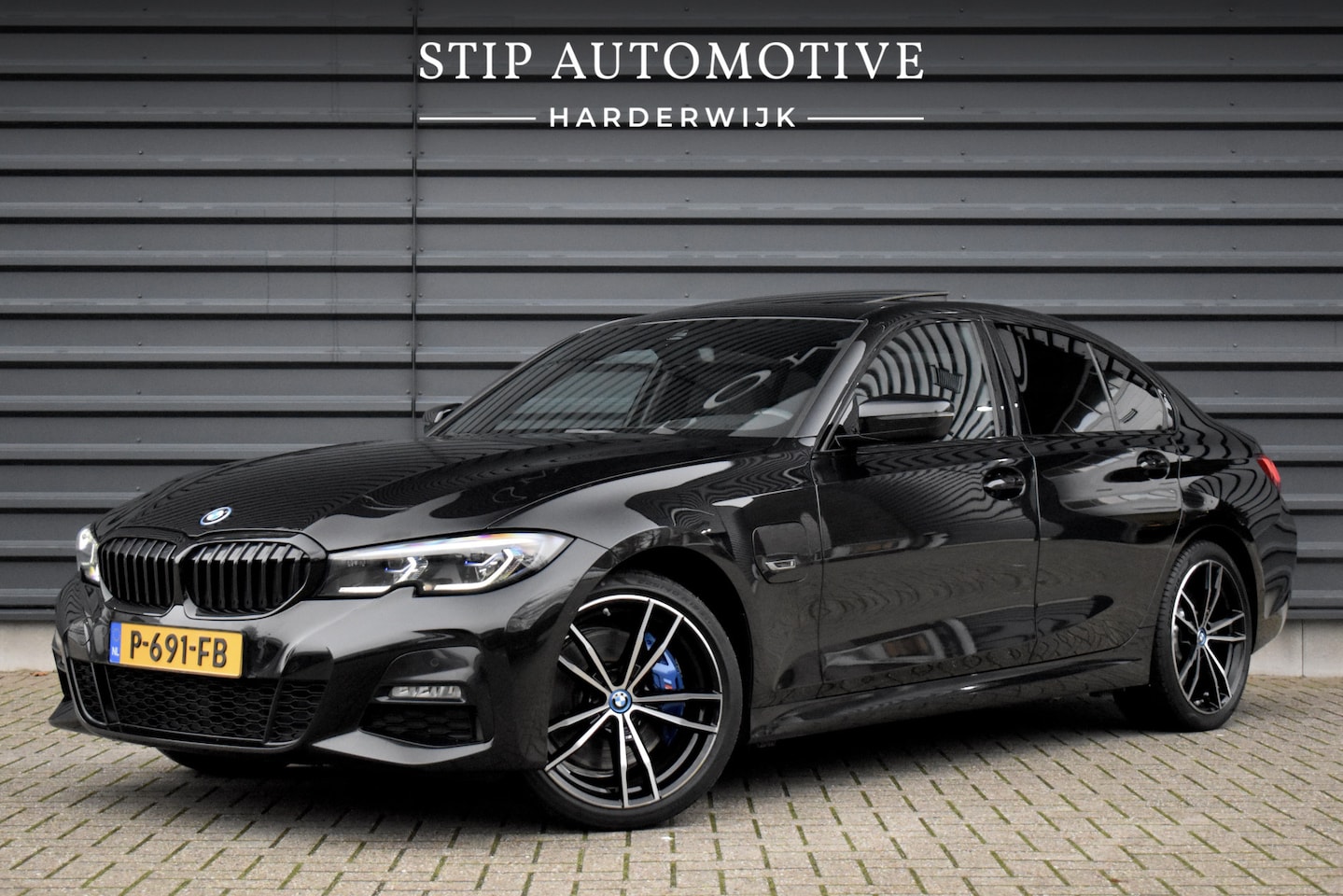 BMW 3-serie - High Executive M Sport Shadow | Schuif/Kanteldak | Laser Light | Head-Up | CarPlay | 19'' - AutoWereld.nl