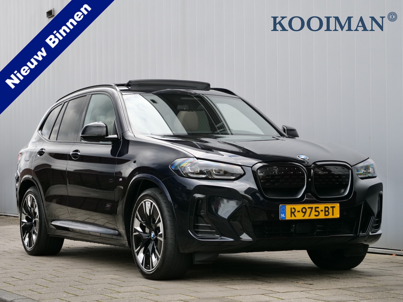BMW iX3 - M-Sport 80 kWh 286 Pk Automaat Navi / Leer / Schuifdak / Trekhaak / Apple Carplay / DAB - AutoWereld.nl