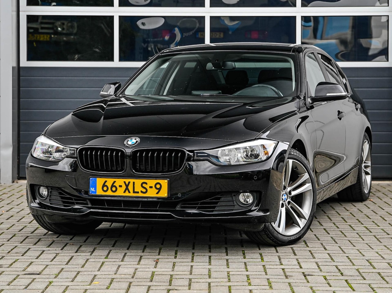 BMW 3-serie - 328i 245pk Executive | Automaat | Navi | Sportstoelen | PDC v+a | 18'' velgen - AutoWereld.nl