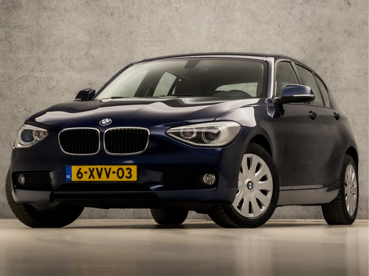 BMW 1-serie - 116i Luxury Automaat (4 CILINDER, LOGISCH NAP, NAVIGATIE, DEALER ONDERHOUDEN, XENON, LEDER - AutoWereld.nl
