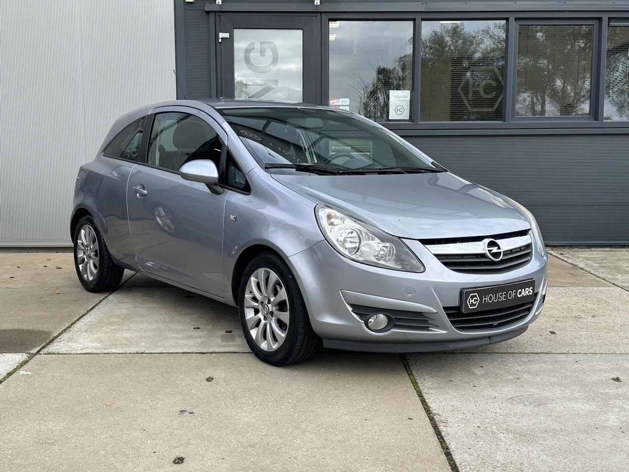 Opel Corsa - 1.2 16V 111 Edition Airco Cruise Lichtmetaal NAP - AutoWereld.nl