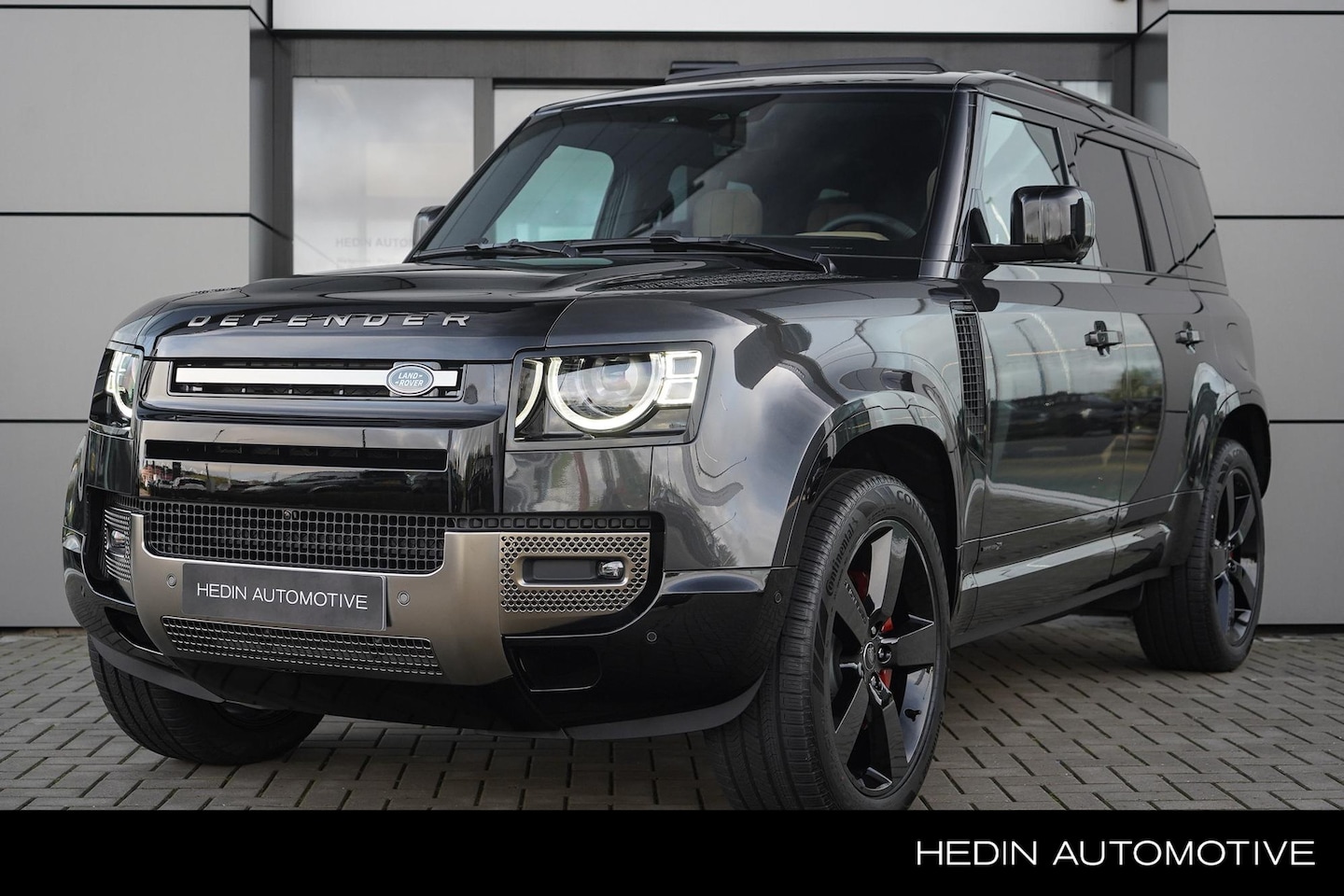 Land Rover Defender 110 - P300e X - 22" Gloss Black - Caraway interior - AutoWereld.nl