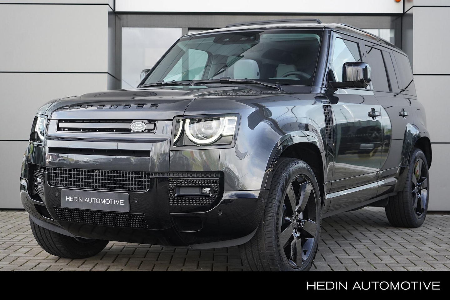 Land Rover Defender 110 - P300e X-Dynamic SE | 22 Gloss Black | Elektr. Trekhaak |5 Jaar Garantie | Cold Climate Pac - AutoWereld.nl