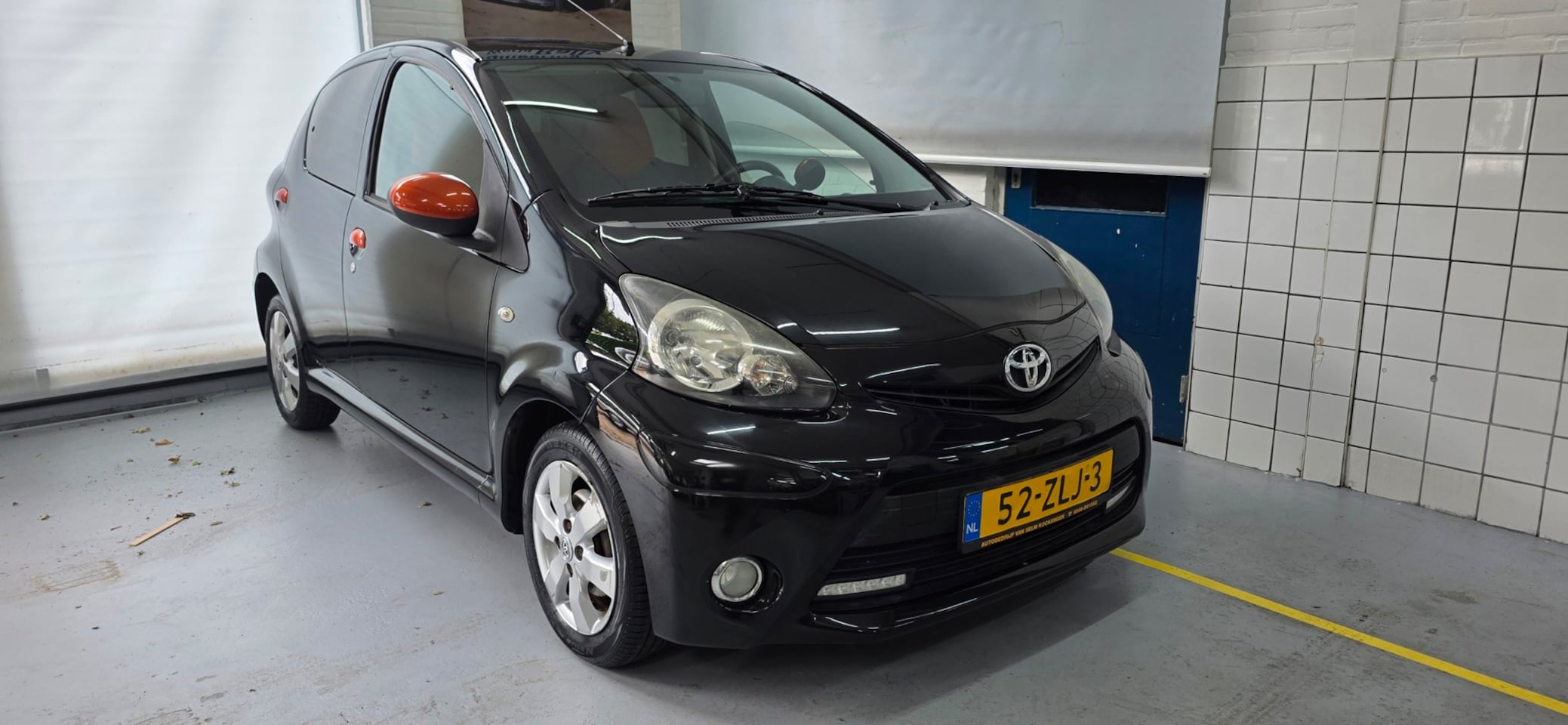 Toyota Aygo - 1.0 VVT-i Dynamic Orange 1.0 VVT-i Dynamic Orange - AutoWereld.nl