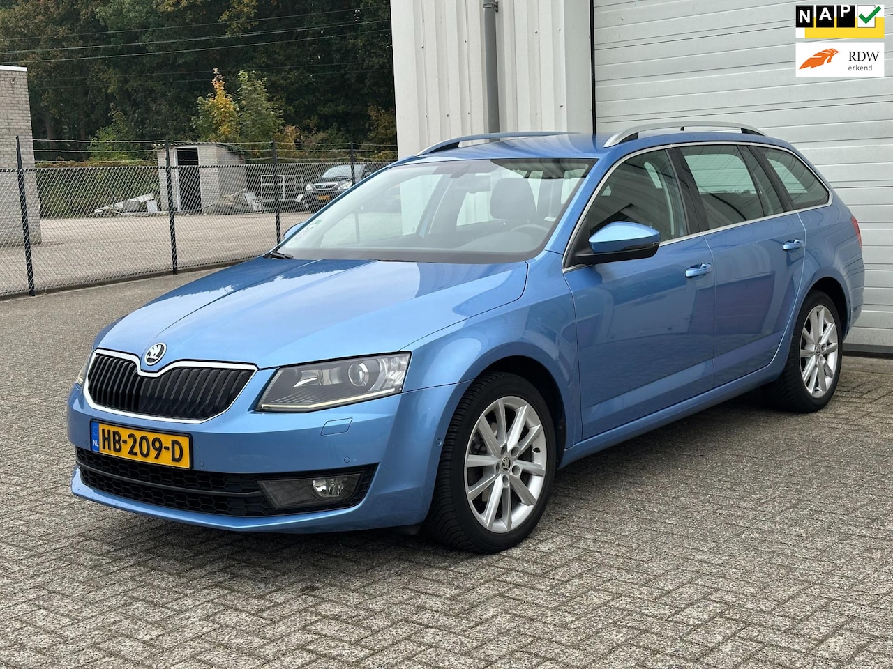Skoda Octavia Combi - 1.2 TSI Greentech Sport, Xenon, Keyless, Canton, Navi, Carplay ! - AutoWereld.nl