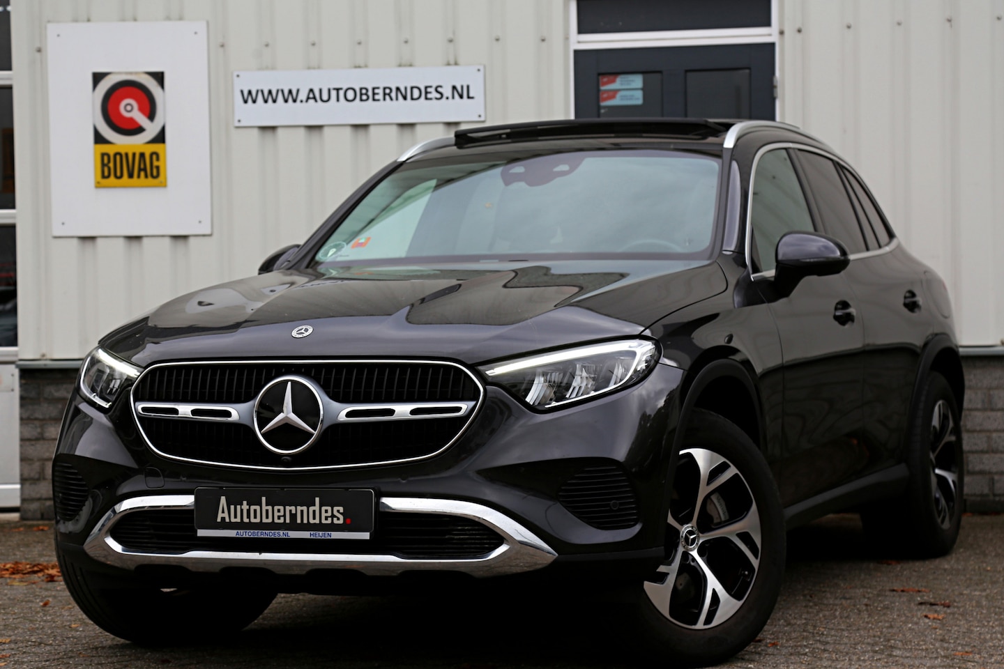 Mercedes-Benz GLC-klasse - 300e 4MATIC Plug in hybride PHEV*Perfect MB Onderh.*1ste Eig.*BTW*Luchtvering/Pano/Elek. T - AutoWereld.nl