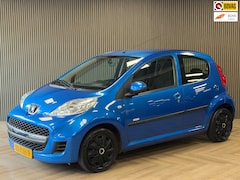 Peugeot 107 - 1.0-12V Millesim 200 5 DRS. AUTOMAAT AIRCO ELEKTR. RAMEN MEDIASCHERM