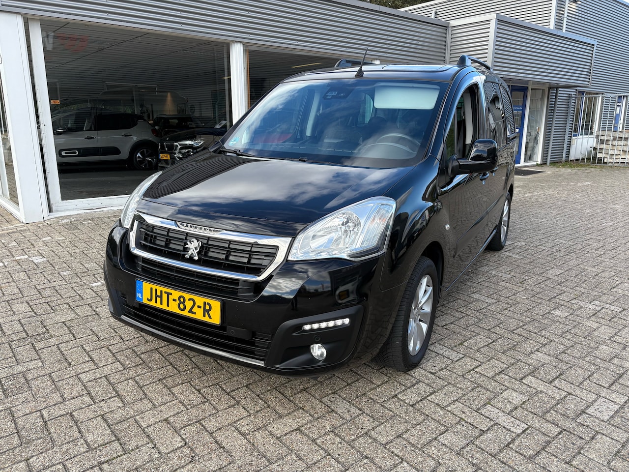 Peugeot Partner MPV - 1.2 PureTech Allure - AutoWereld.nl