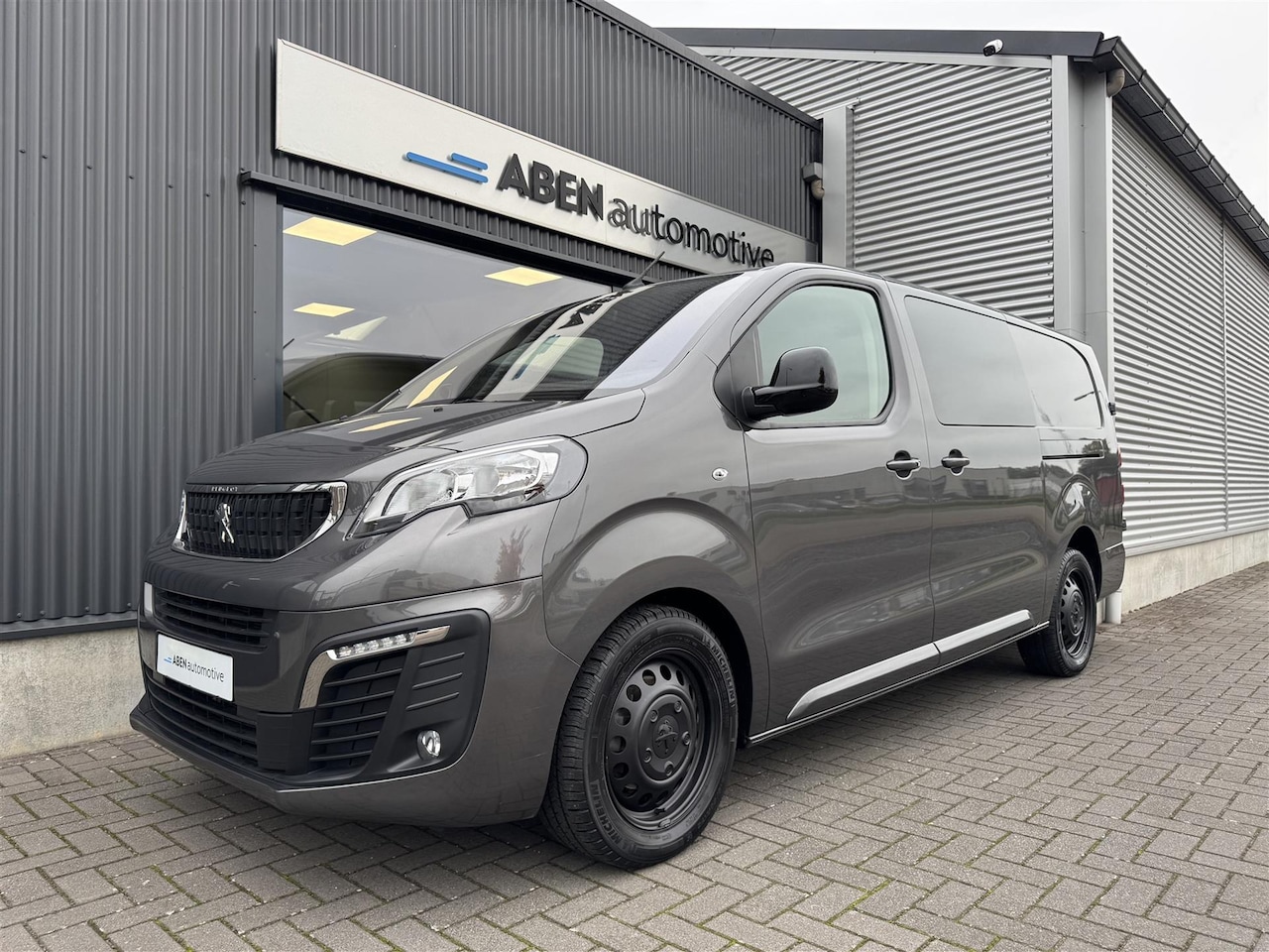 Peugeot Expert - 2.0 BlueHDI 145PK L2H1 Premium dubbel cabine (NAVI|CAMERA|2x SCHUIFDEUR|TREKHAAK) - AutoWereld.nl