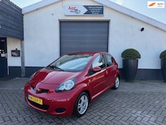 Toyota Aygo - 1.0-12V Aspiration Red