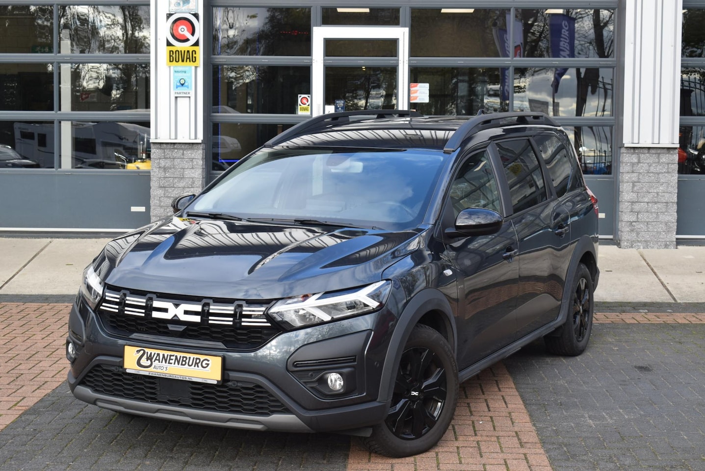 Dacia Jogger - 1.0 TCe 110 Extreme 7p. NAVI/CARPLAY Airco Km 60.500!! - AutoWereld.nl