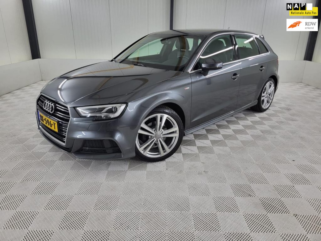 Audi A3 Sportback - Sport S Line Edition, Parkeersensoren, Navigatie - AutoWereld.nl