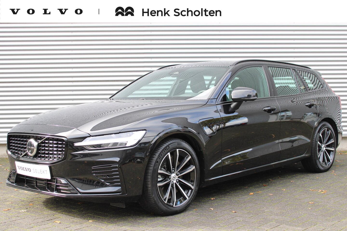 Volvo V60 - 2.0 T6 Plug-in hybrid AWD Plus Dark | Lichtmetalen Velgen 6-Spaaks 19" | Lederen Bekleding - AutoWereld.nl