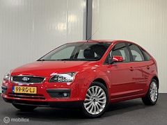 Ford Focus - 2.0-16V Titanium [ NAP trekhaak cruise clima ]