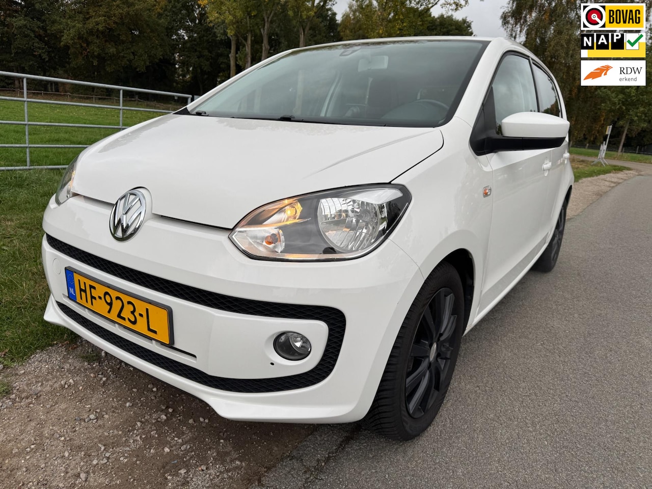 Volkswagen Up! - 1.0 high up! BlueMotion met navigatie en airco - AutoWereld.nl