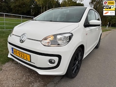 Volkswagen Up! - 1.0 high up BlueMotion met navigatie en airco