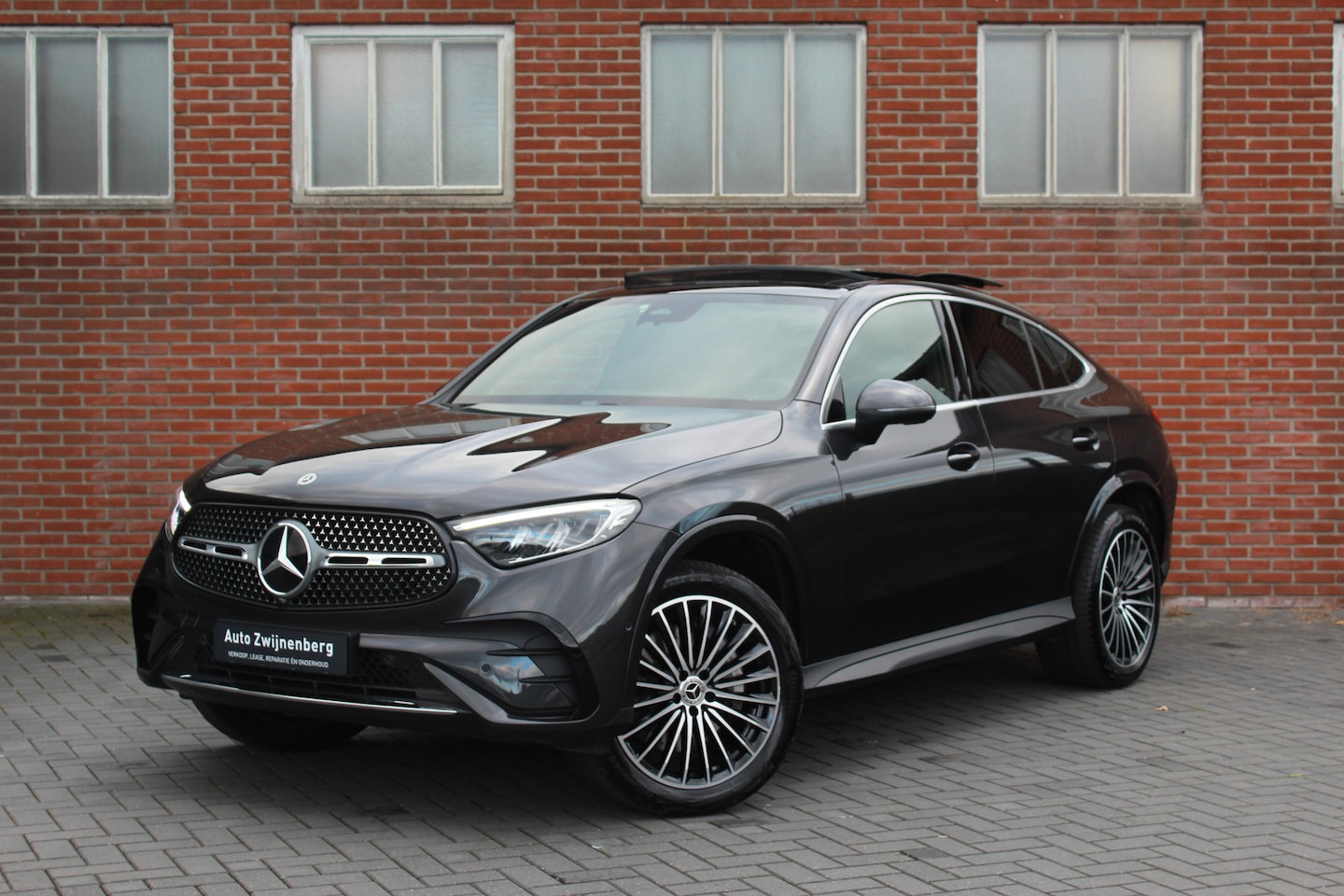 Mercedes-Benz GLC-klasse Coupé - 300 4MATIC AMG Line | Pano | Luchtvering | Achterasbesturing | Burmester | - AutoWereld.nl