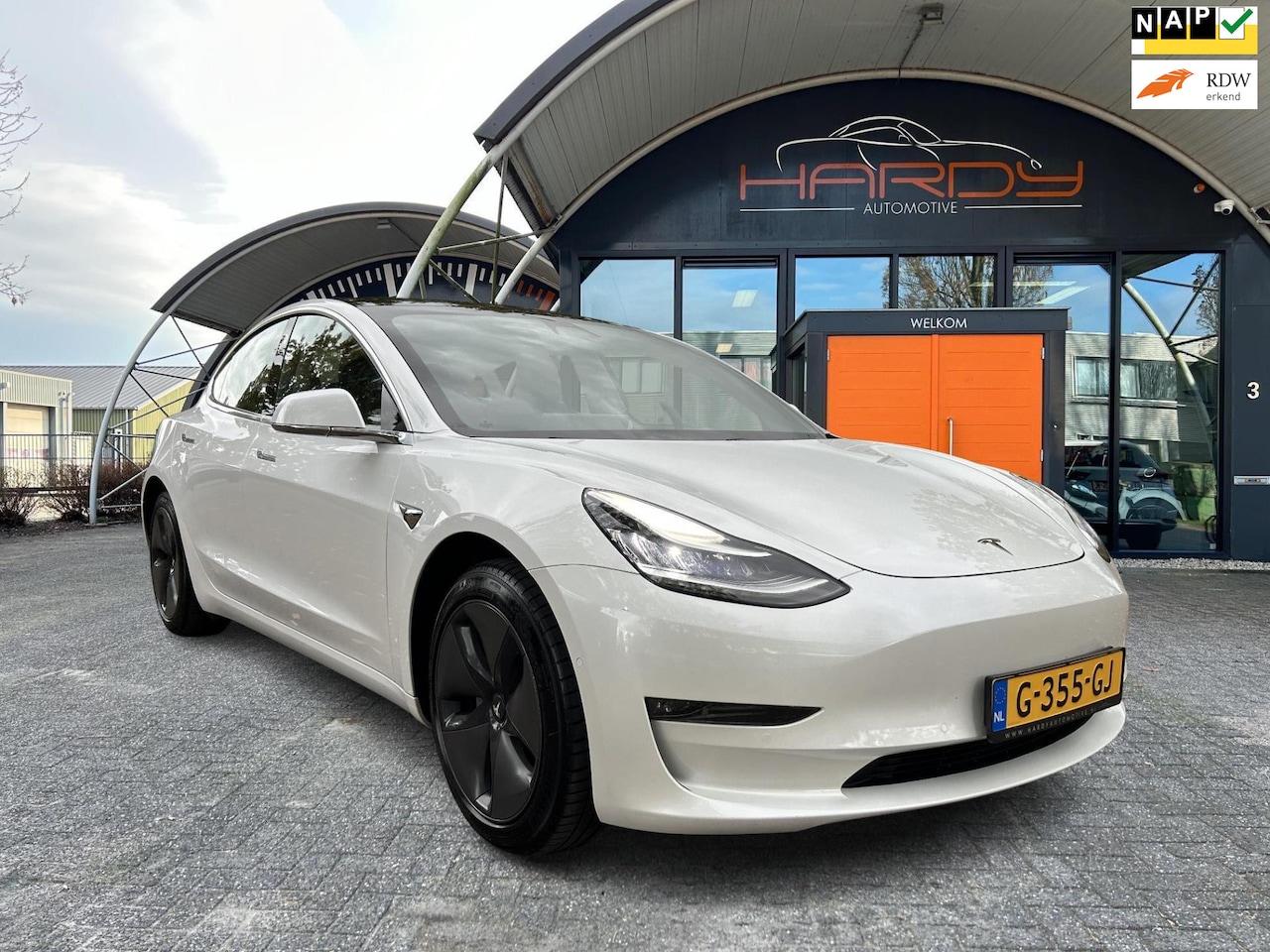 Tesla Model 3 - Long Range RWD Long Range AWD 75 kWh 84% SOH Trekhaak (1.000kg) Rijklaarprijs! - AutoWereld.nl