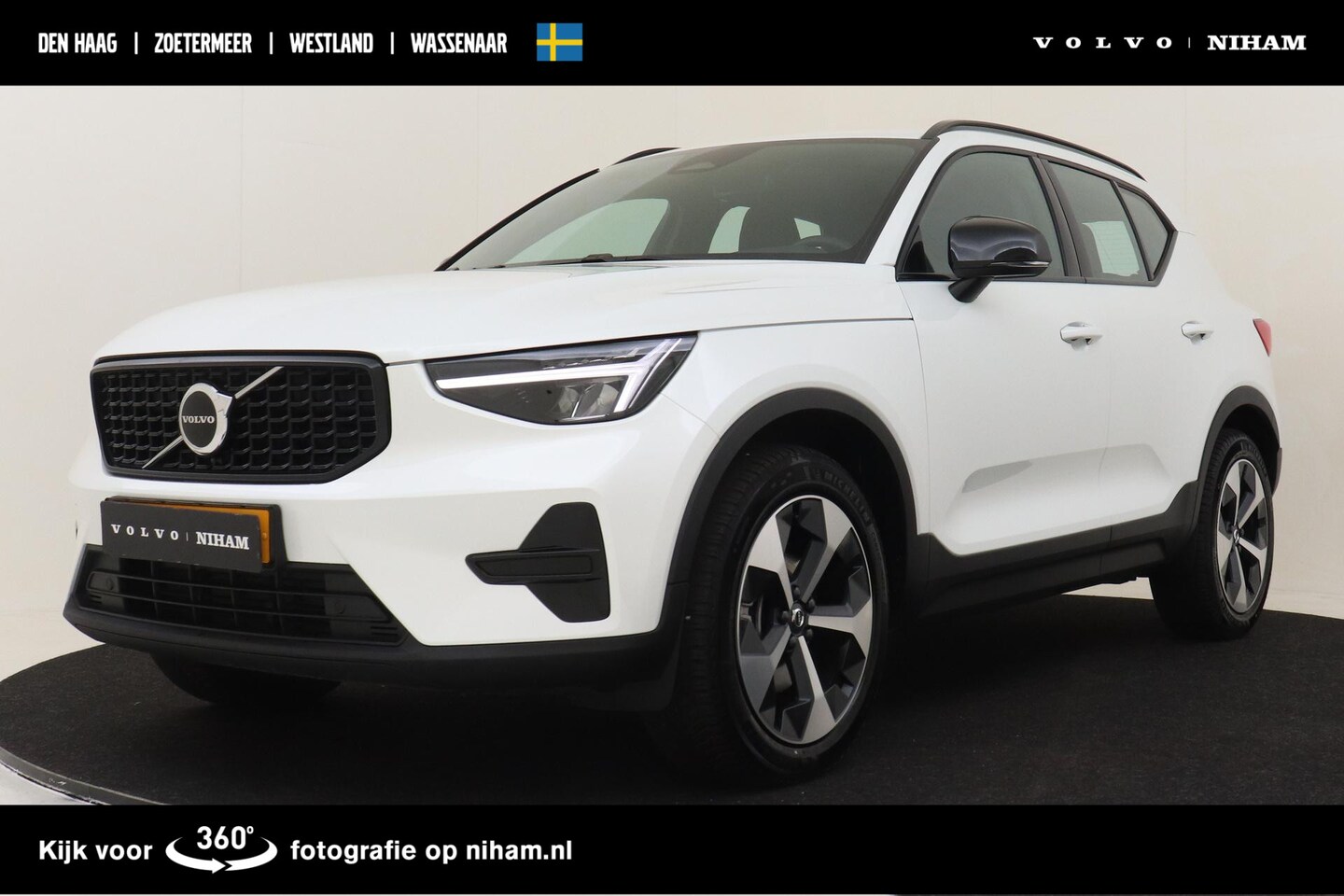Volvo XC40 - B4 (M-HYBRID) PLUS DARK -CAMERA|ADAP.CRUISE|VERW.VOORRUIT|TREKHAAK|HARMAN/KARDON - AutoWereld.nl