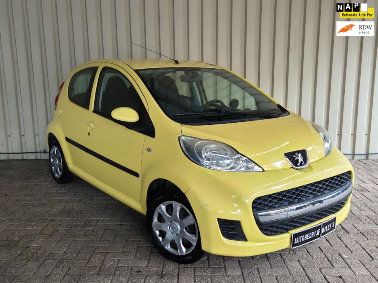 Peugeot 107 - 1.0-12V 5-Drs / 2e EIG / ELEKTRS. PAKKET / AIRCO / PARROT / Nw APK.!! - AutoWereld.nl