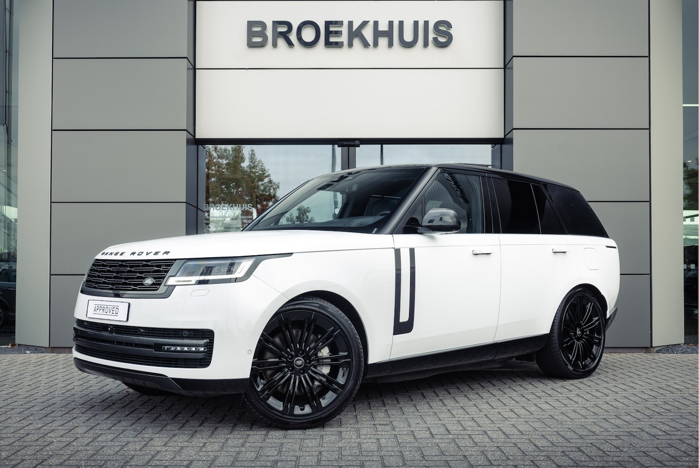 Land Rover Range Rover - P460e HSE | 23 Inch Gloss Black | Shadow Pack | El.trekhaak | Pano | Head-up | Softclos - AutoWereld.nl
