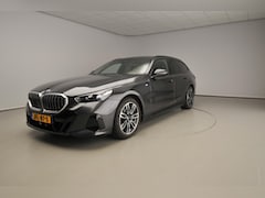 BMW 5-serie Touring - 540d xDrive | M-Sportpakket | LED | HUD | Schuifdak | Active cruise | Trekhaak | DAB | Bow