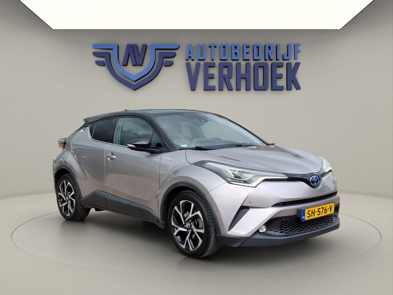 Toyota C-HR - 1.8 Hybrid Bi-Tone Plus - Lederen bekleding - AutoWereld.nl