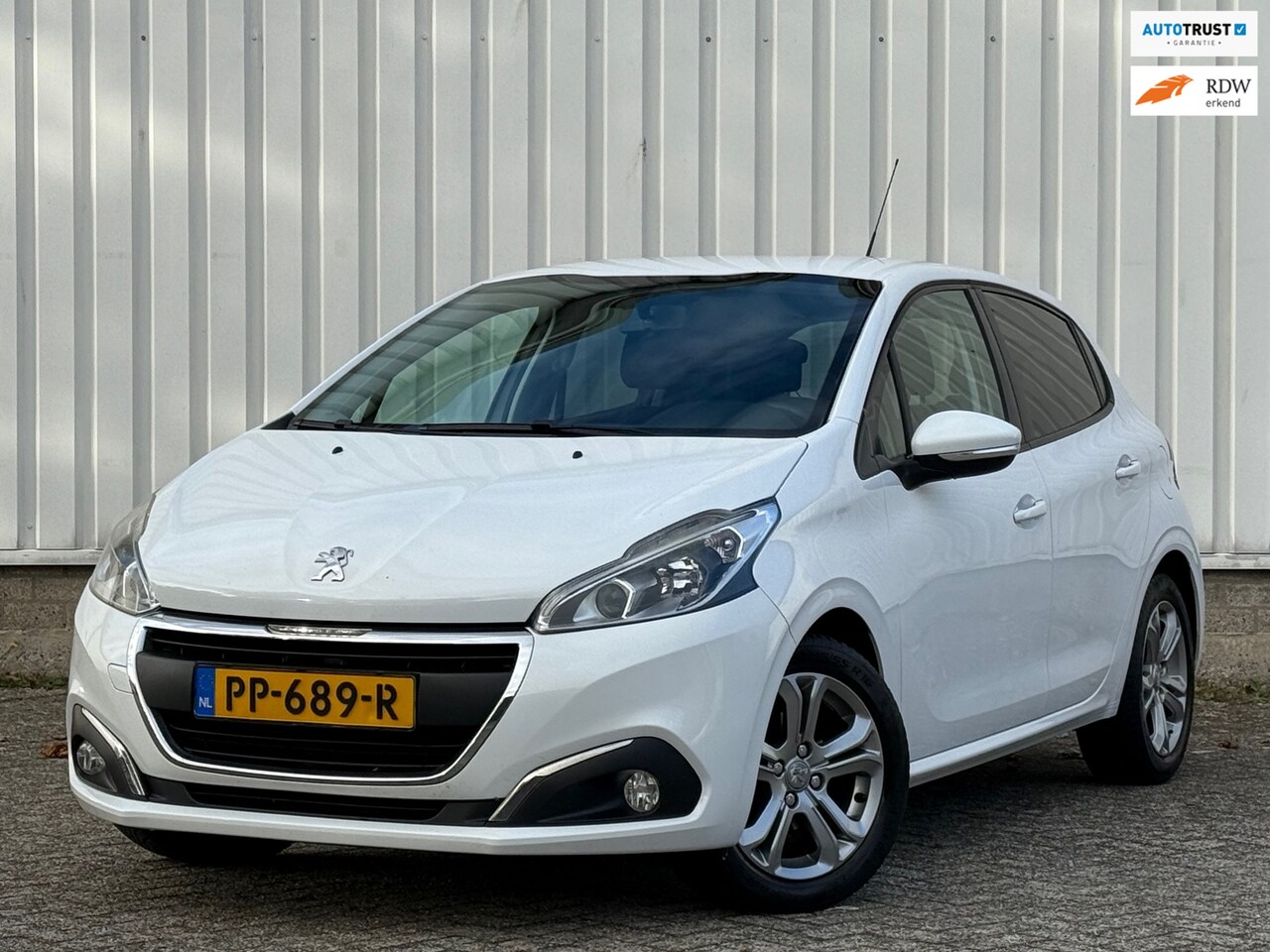 Peugeot 208 - 1.2 PureTech Executive DistributieriemVV,Airco,Navi,Cruise,Bleutooth,DealerOnderhouden,LMV - AutoWereld.nl
