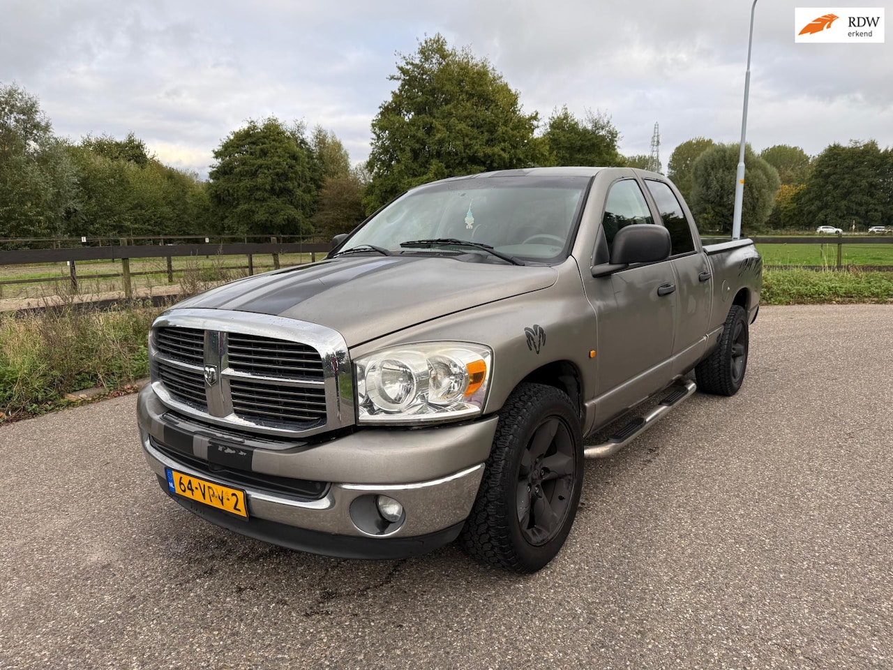 Dodge Ram 1500 - V8 Automaat Dubbel Cabine Grijskenteken Airco - AutoWereld.nl