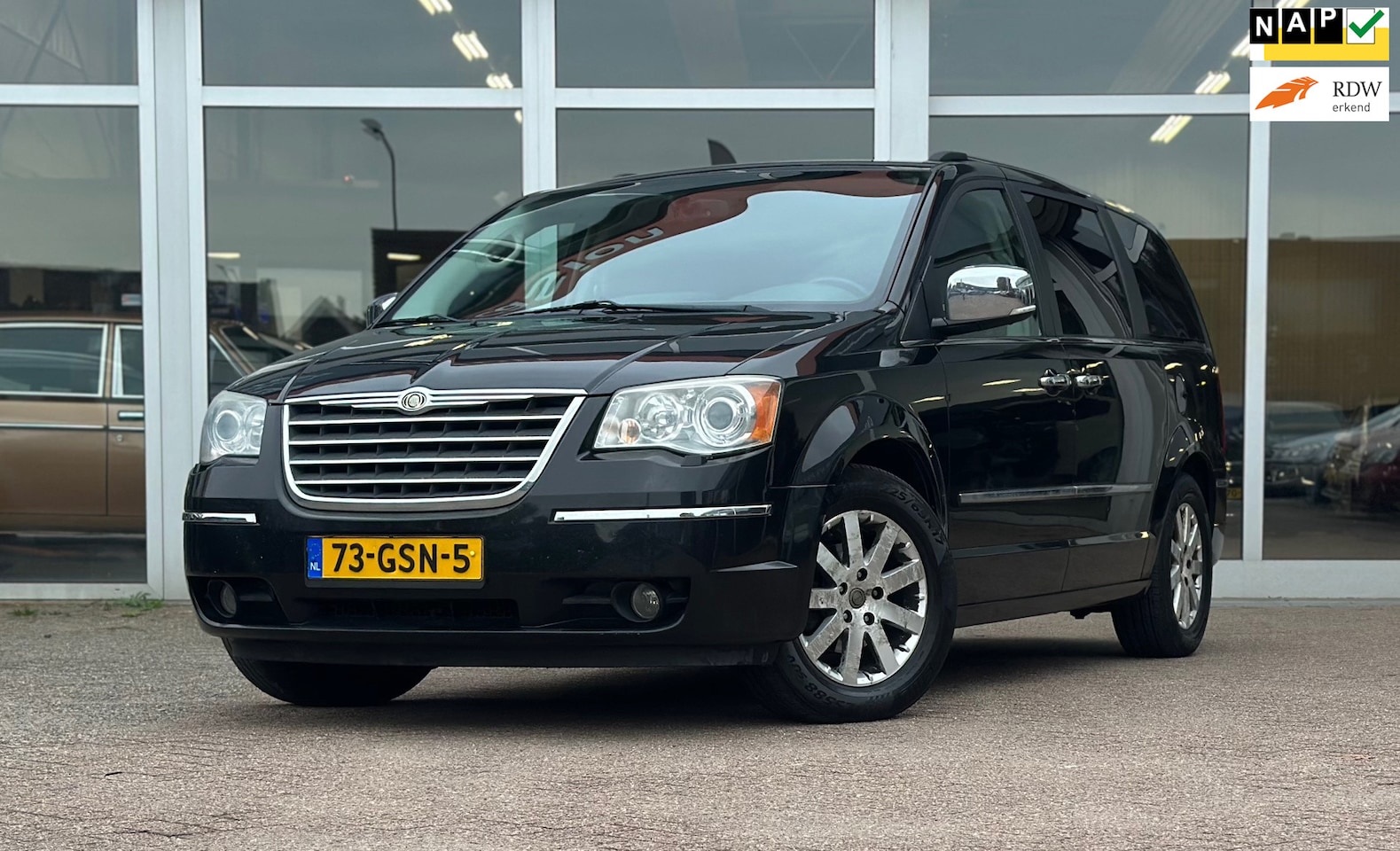 Chrysler Grand Voyager - 3.8 V6 Limited Koppakking lek 7p Leer - AutoWereld.nl