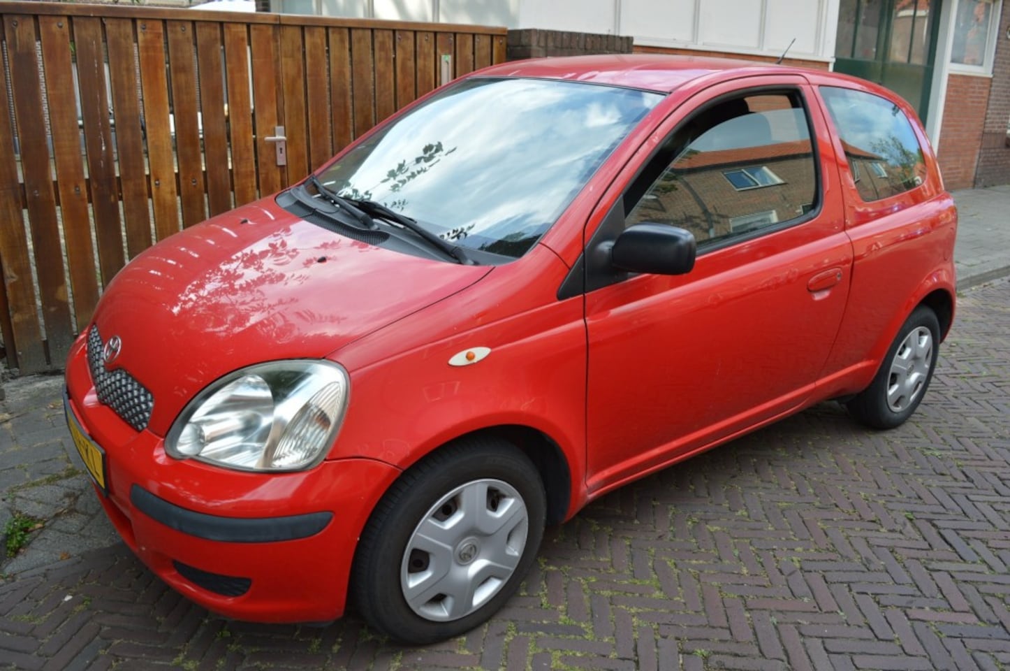 Toyota Yaris - 1.0 VVT-i MEENEEM- / EXPORTPRIJS! 140 dkm N.A.P. - AutoWereld.nl