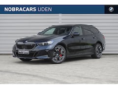 BMW i5 Touring - eDrive40 M Sport / Panoramadak / Trekhaak / Adaptief onderstel / Stoelventilatie / Comfort