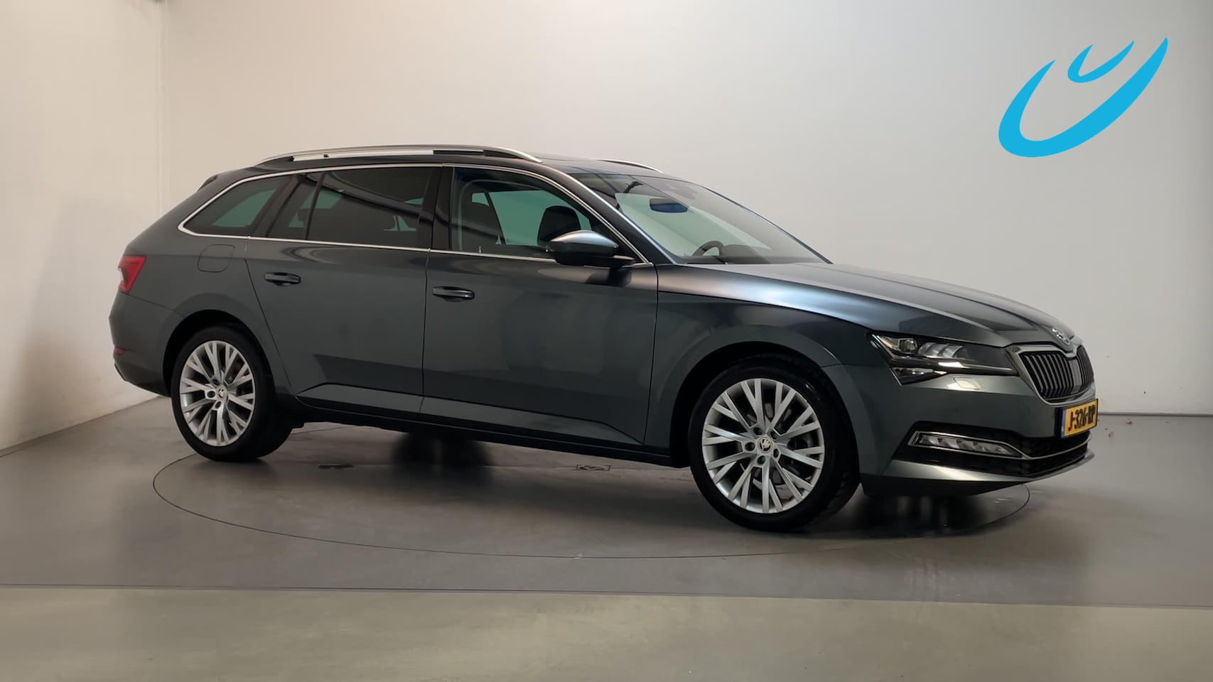 Skoda Superb Combi - 1.5 TSI 150pk DSG ACT Business Edition Panoramadak Camera Stoelverwarming Sfeerverlichting - AutoWereld.nl